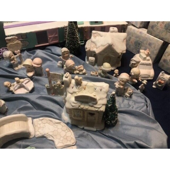 WHOLE SET Precious Moments Sugar Town Christmas Village - Picture 11 of 13